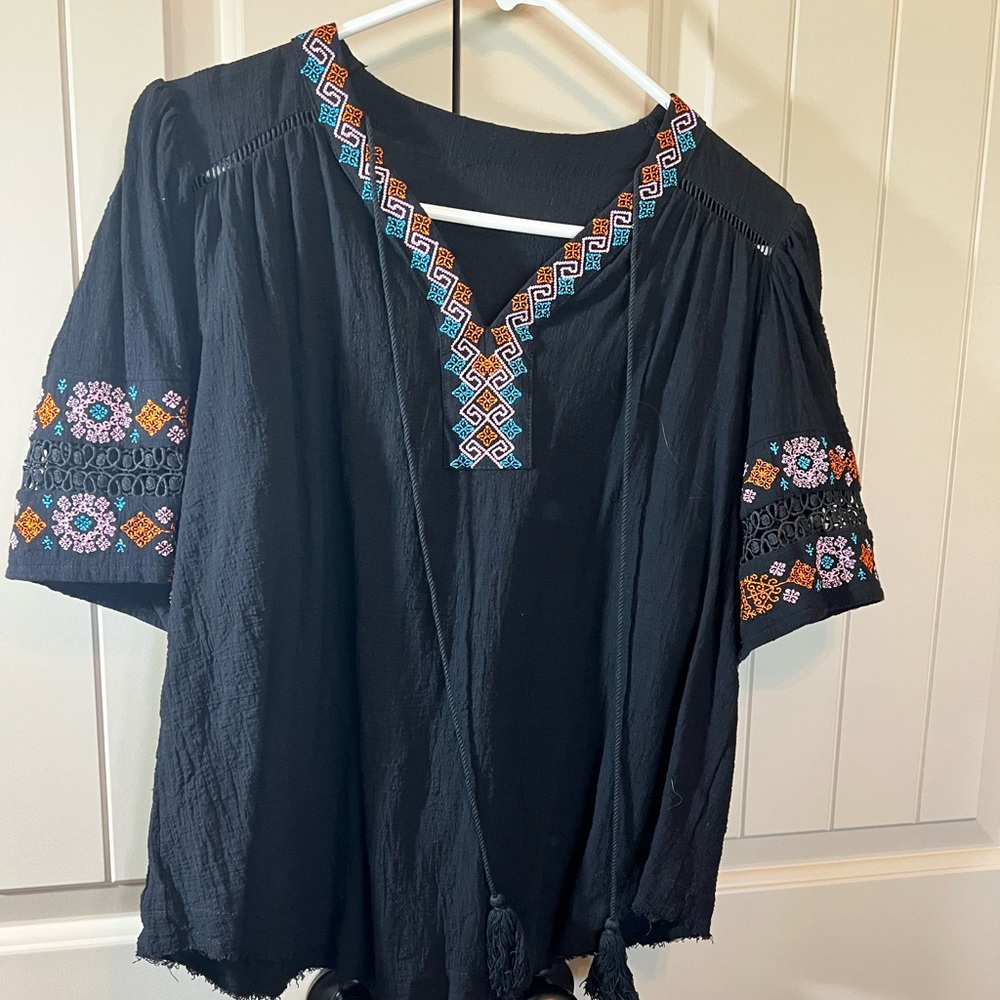 Women’s gauze embroidered top